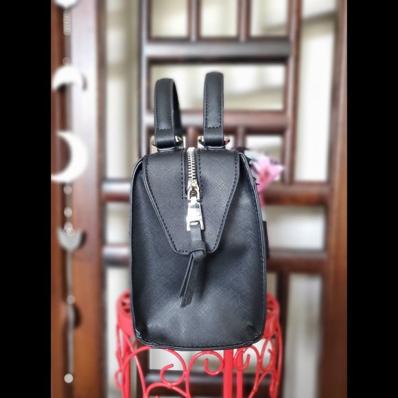 NWOT Steve Madden Handbag with Decorative Ribbon - Picture 3 of 11